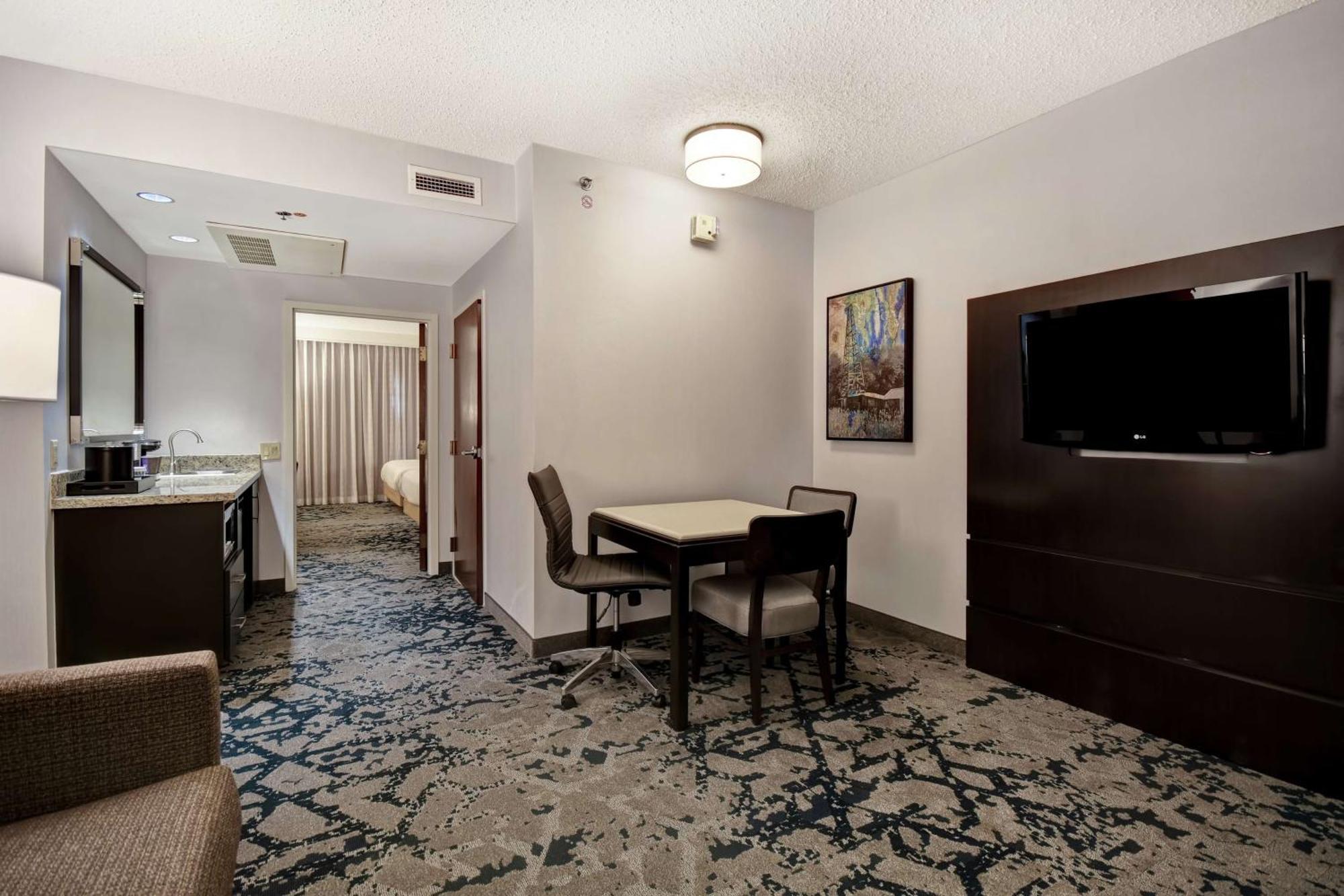 One-Bedroom Suite Two Double Beds Roll Shower Mobility Access or Non-Smoking,1548861898:JPEG