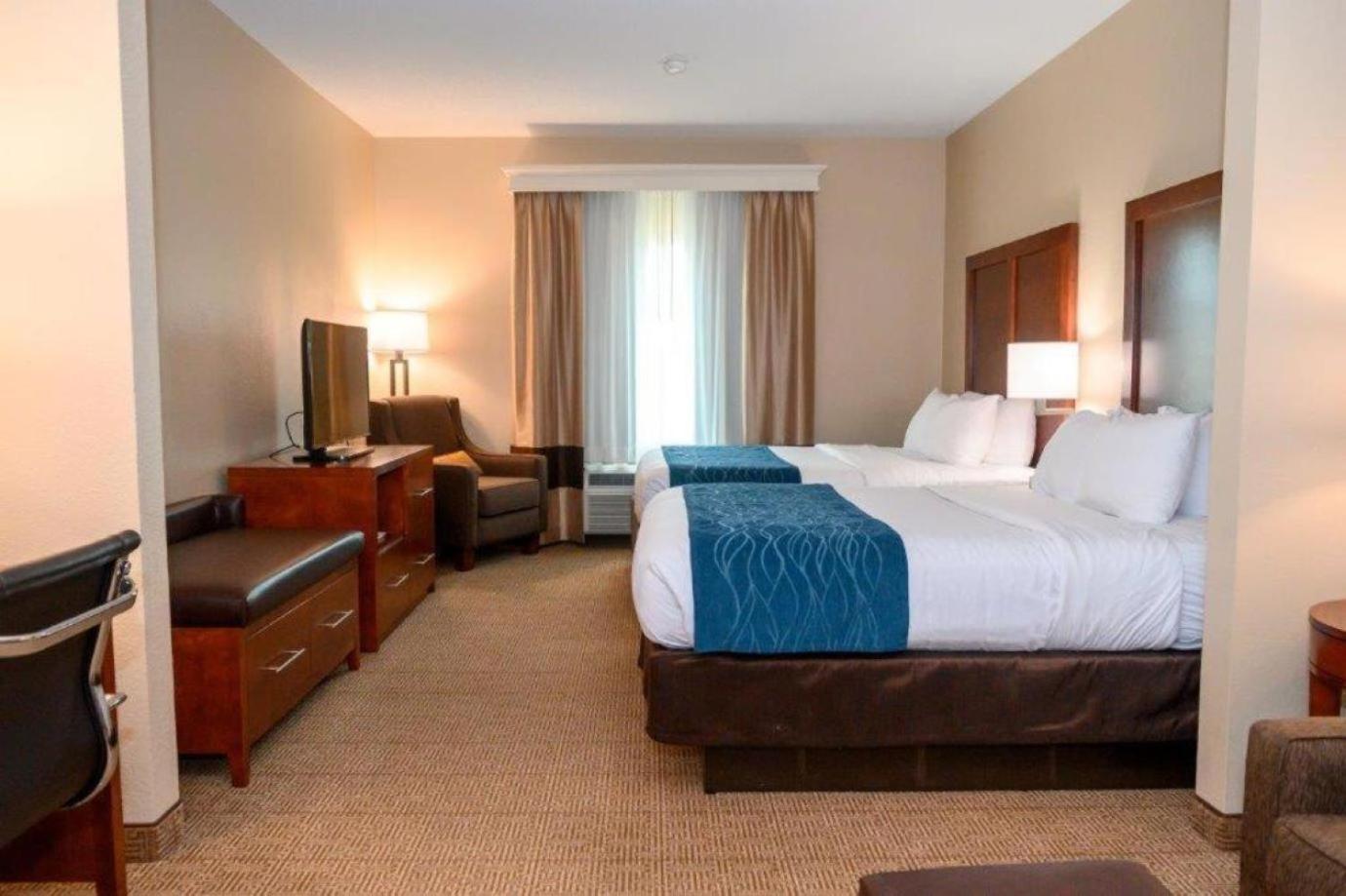 Superior Queen Room Two Queen Beds Tub Non-Smoking