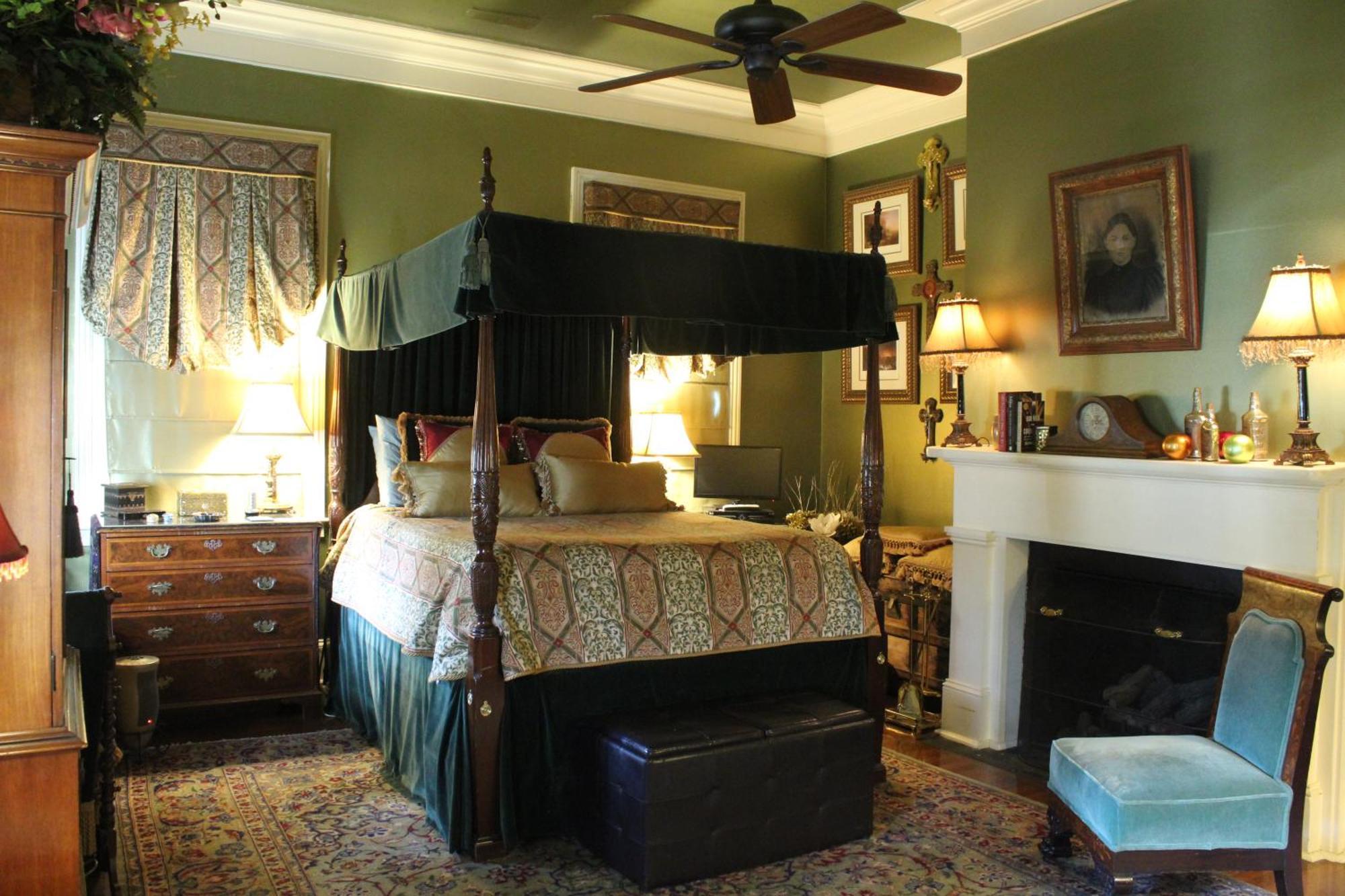 Deluxe Queen Room,1636787824:JPEG
